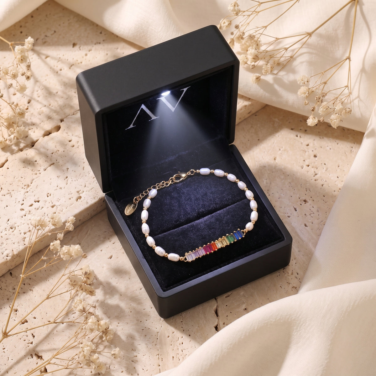 YLQ49402-bracelet - Premium LED Gift Box Presentation