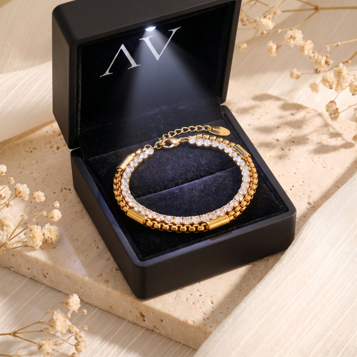 YLQ49405-bracelet - Premium LED Gift Box Presentation