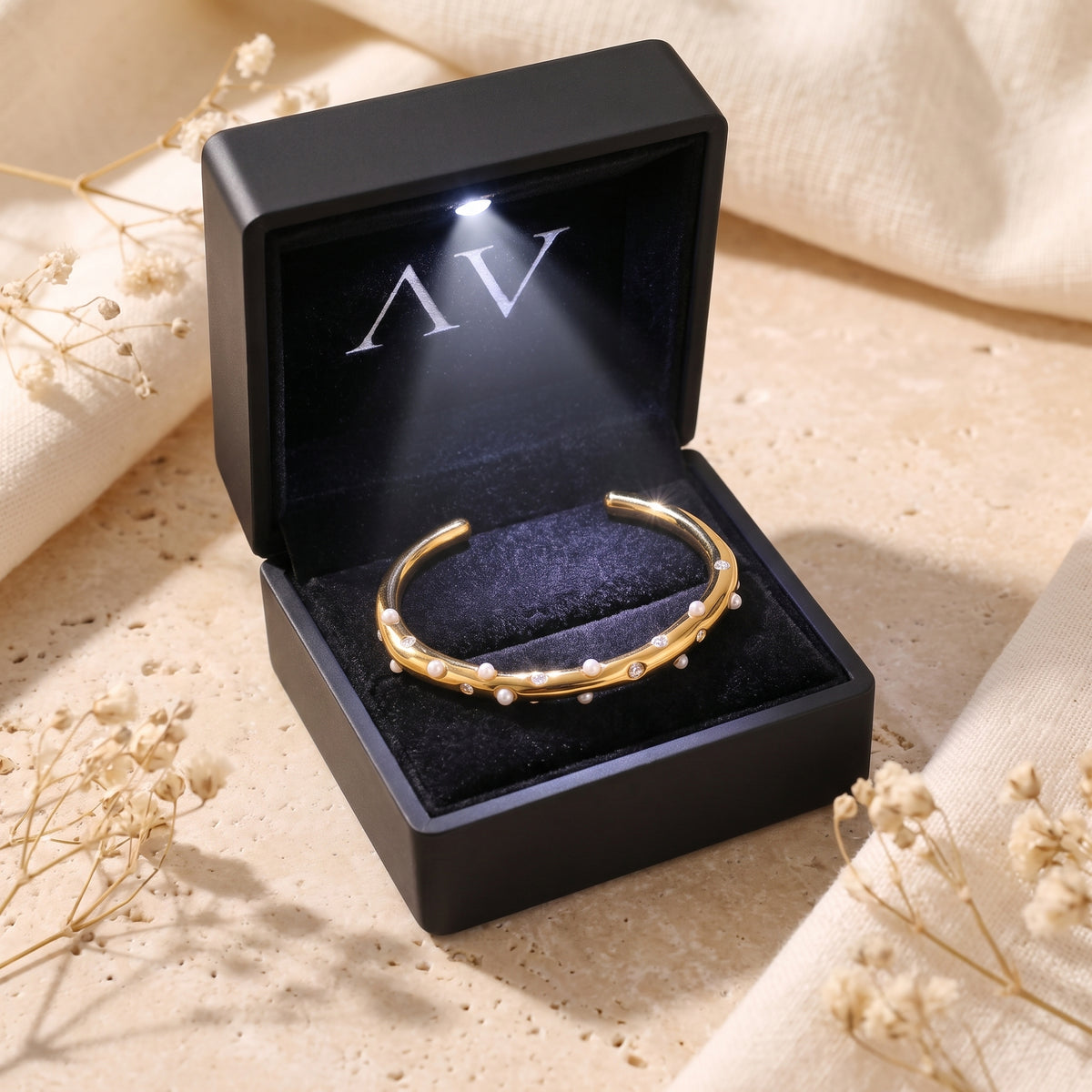 YLQ49448-bracelet - Premium LED Gift Box Presentation