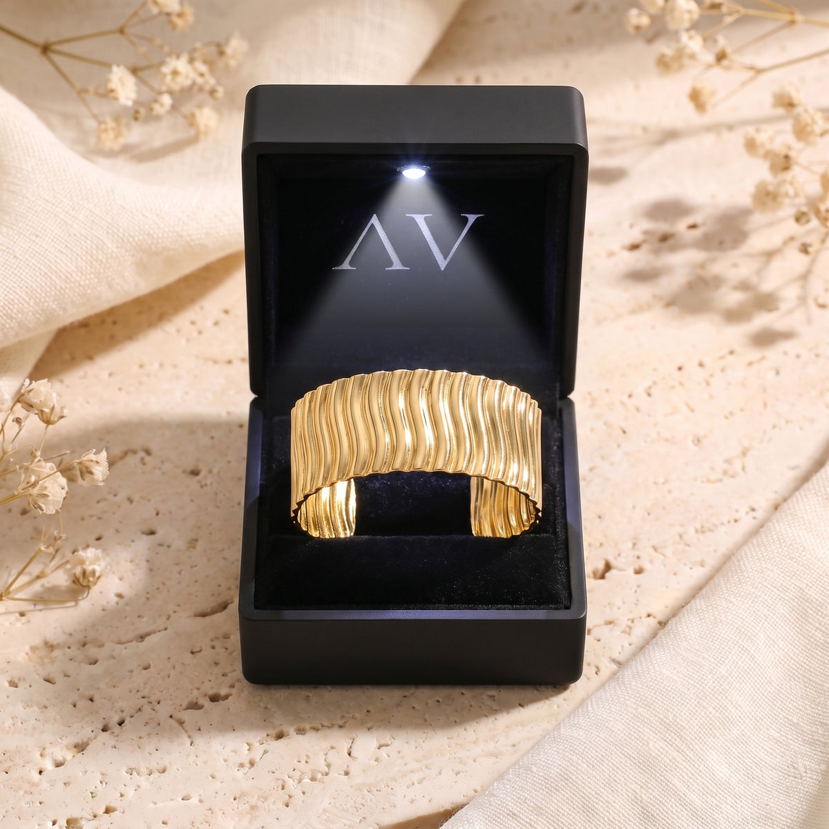 YLQ49452-bracelet - Premium LED Gift Box Presentation
