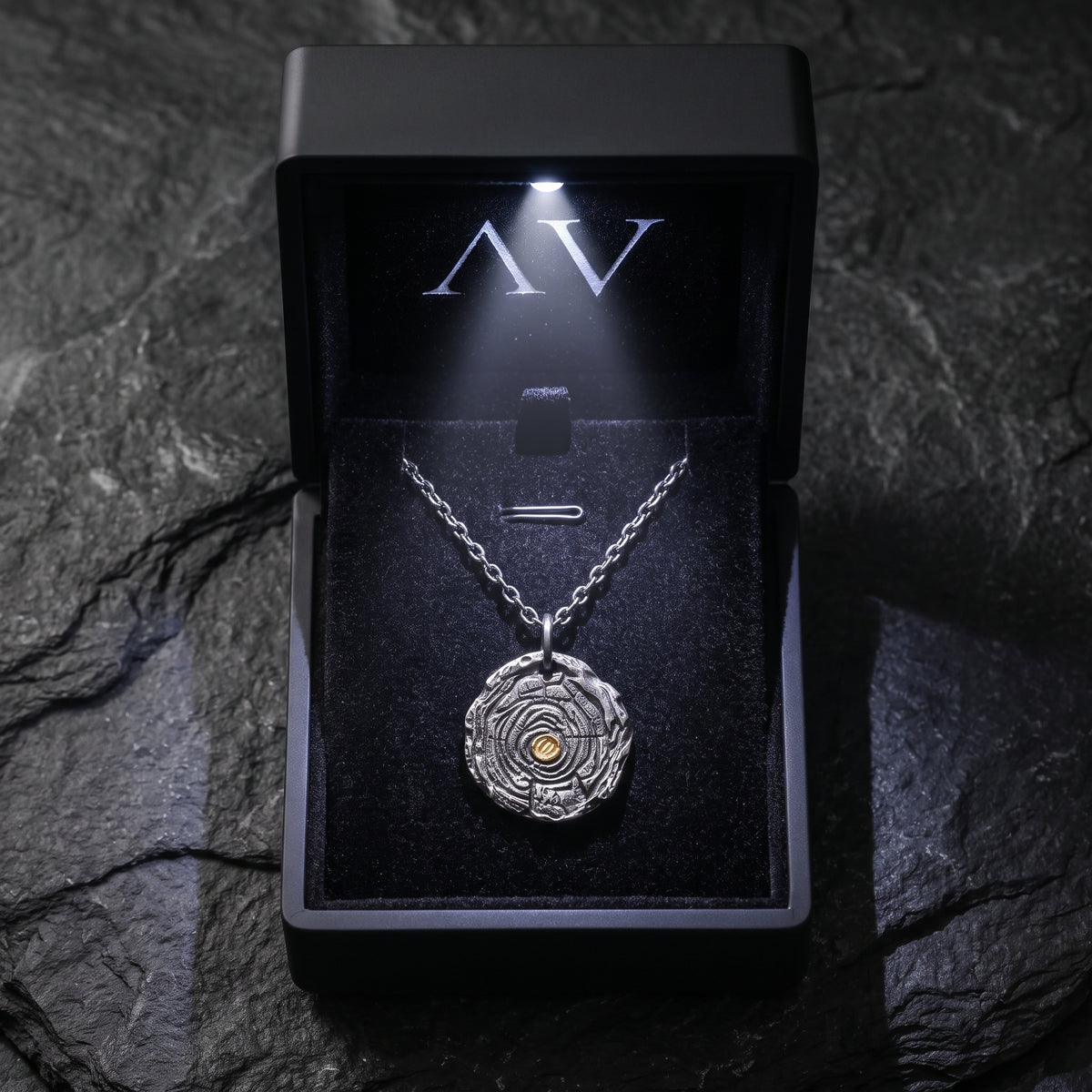 YLQ49945-Necklace - Premium LED Gift Box Presentation