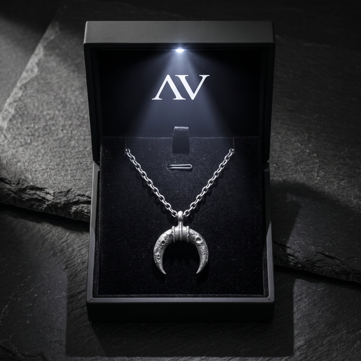 YLQ49961-Necklace - Premium LED Gift Box Presentation