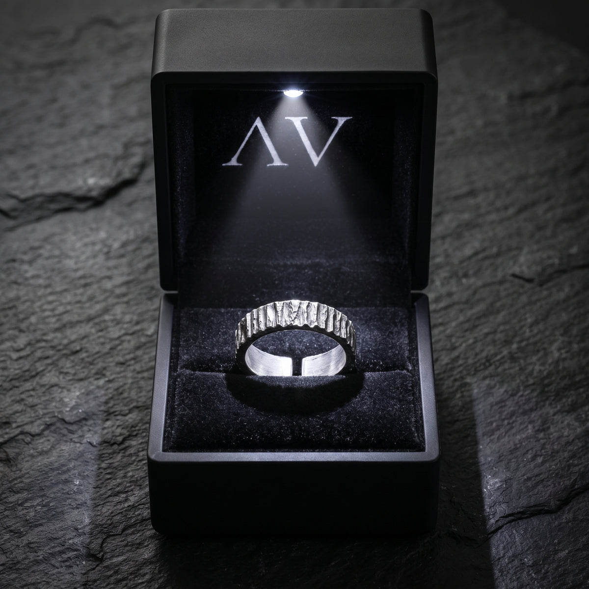 YLQ49993-rings - Premium LED Gift Box Presentation