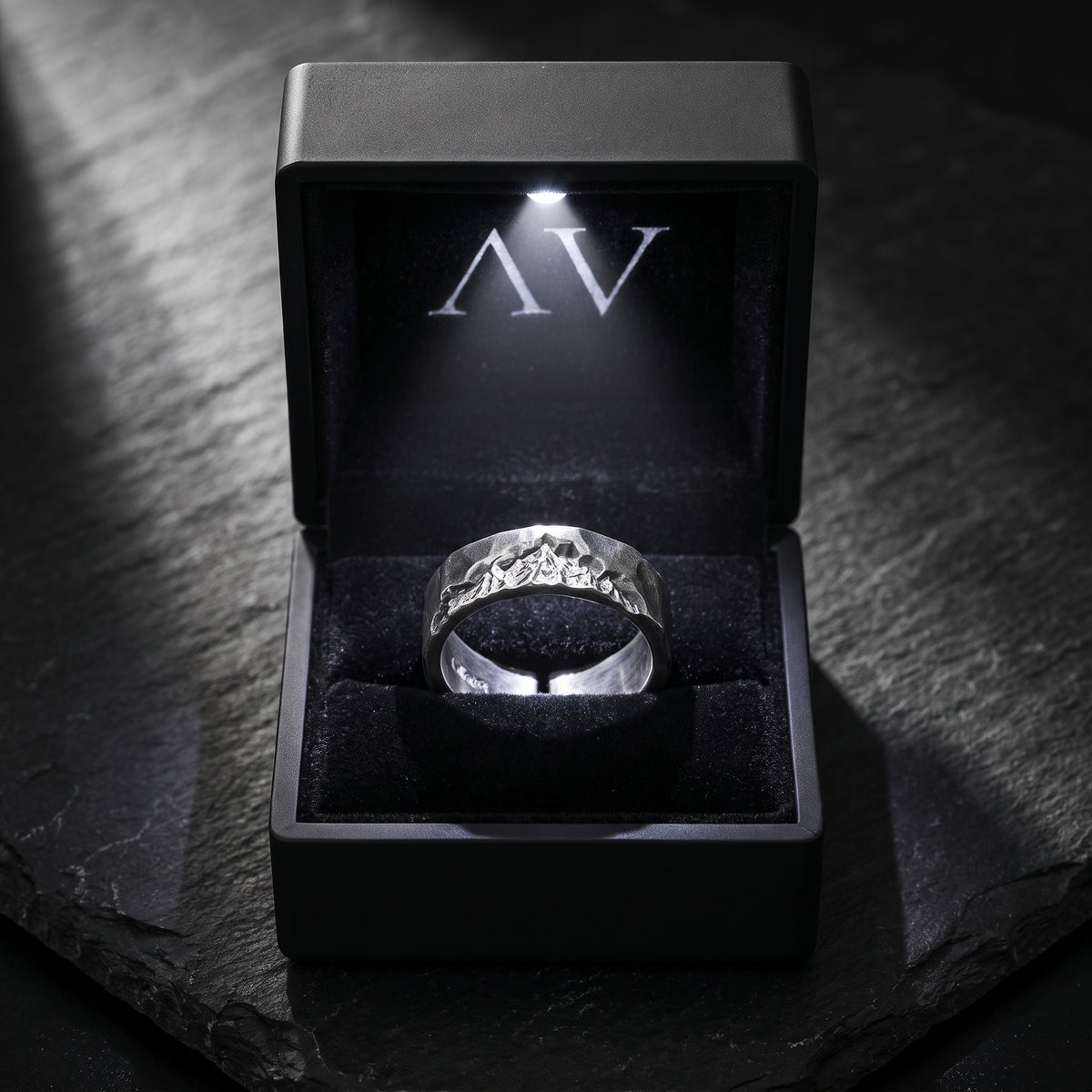 YLQ50007-rings - Premium LED Gift Box Presentation