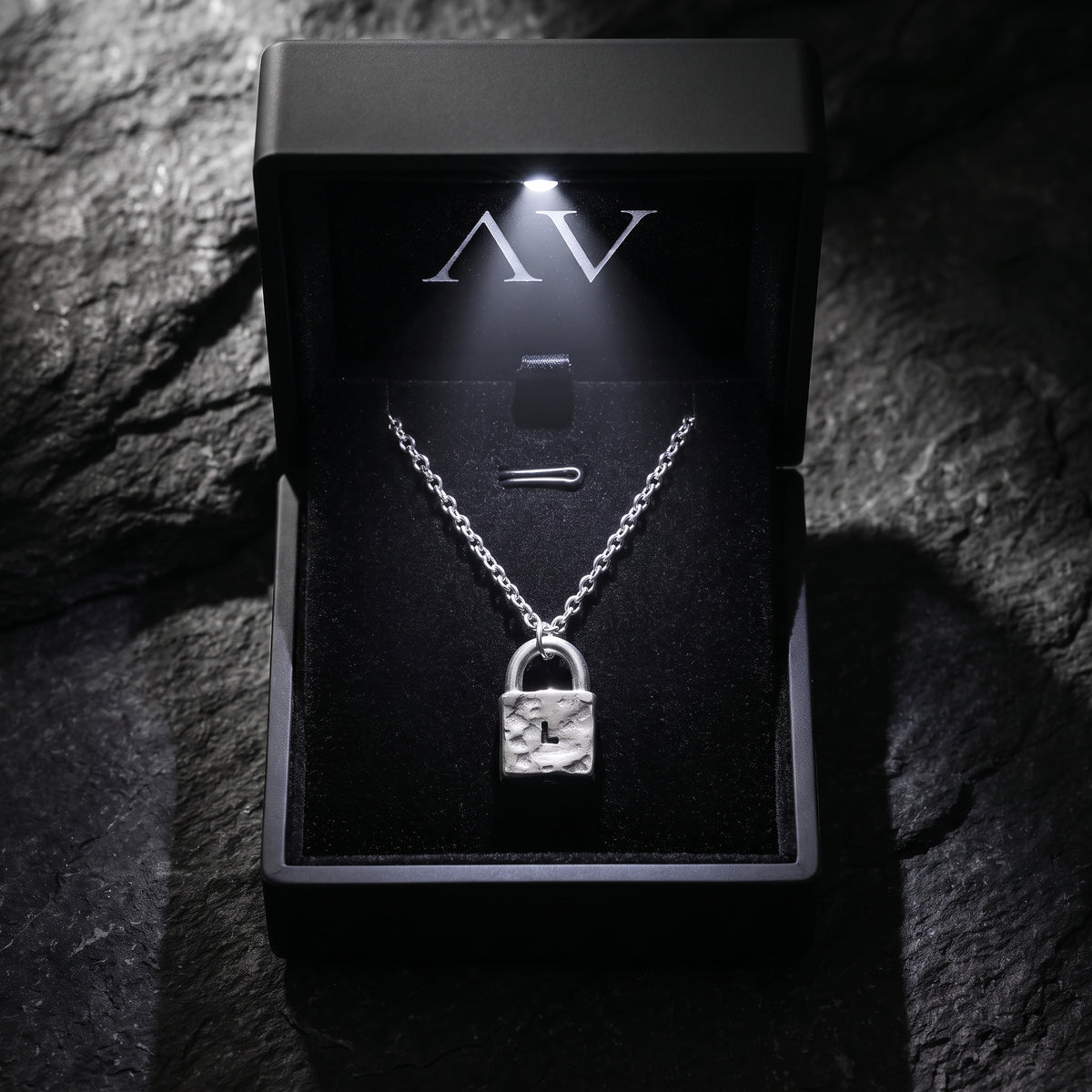 YLQ50097-Necklace - Premium LED Gift Box Presentation