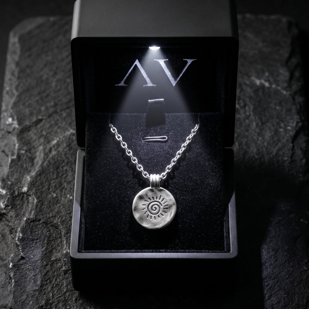 YLQ50103-Necklace - Premium LED Gift Box Presentation
