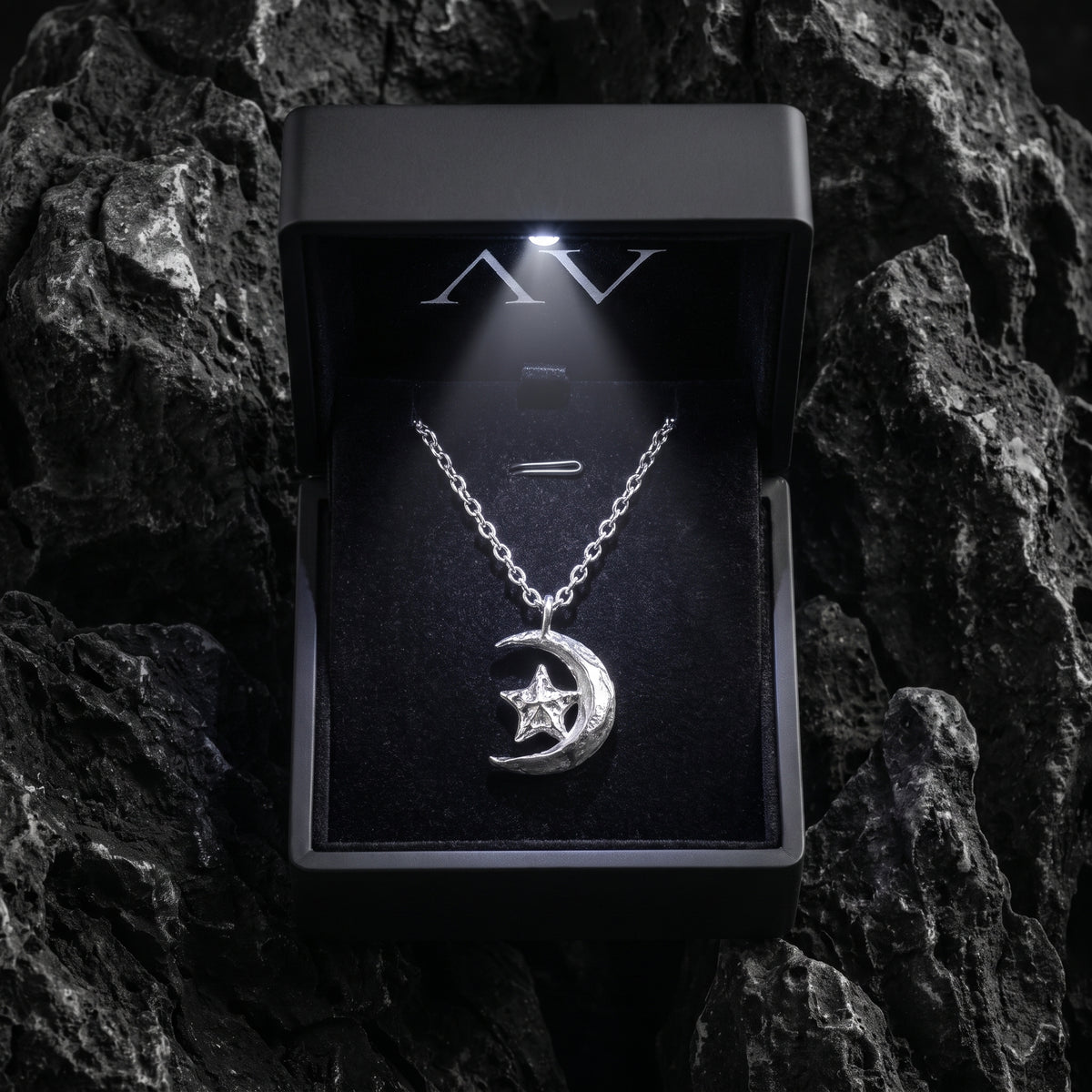 YLQ50105-Necklace - Premium LED Gift Box Presentation