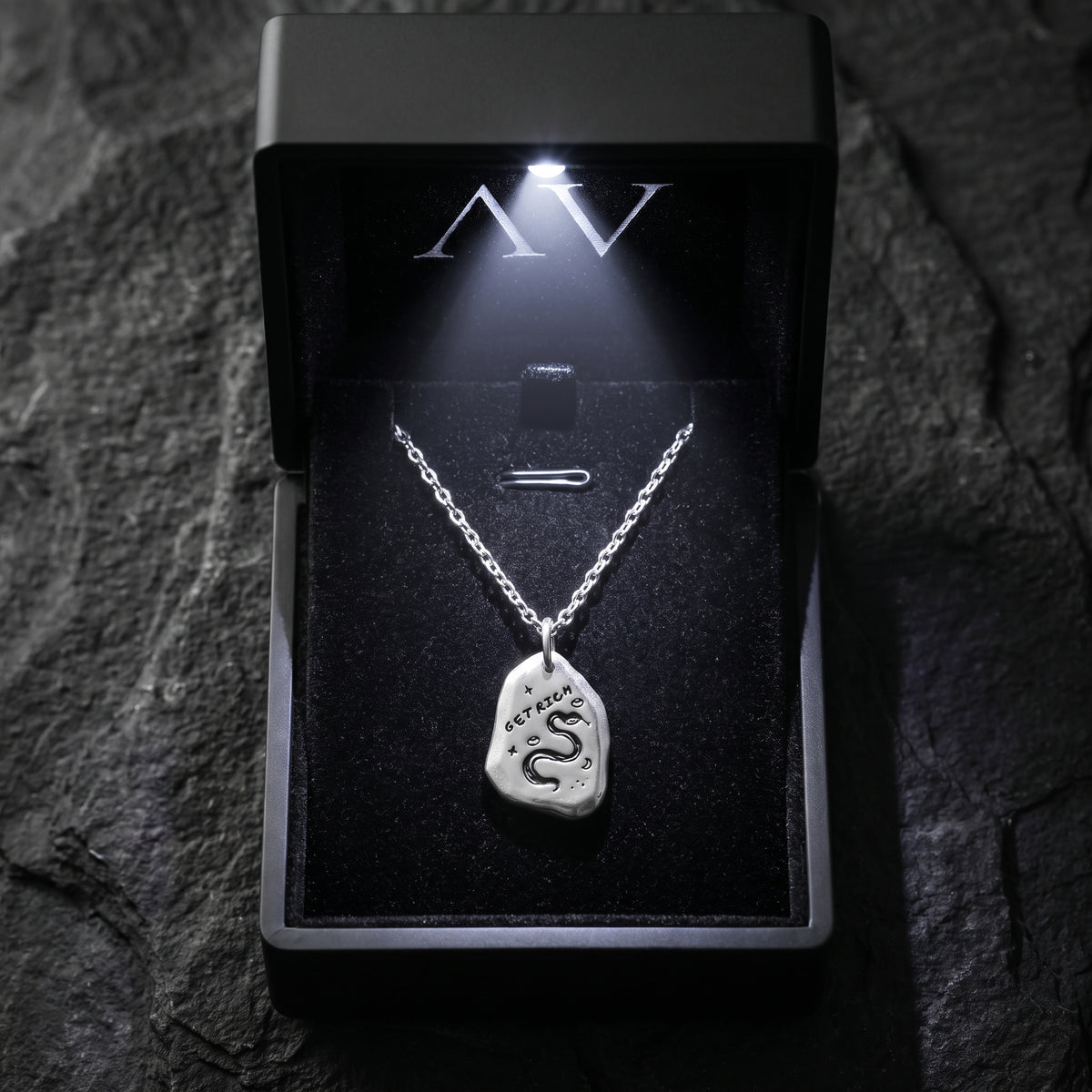 YLQ50115-Necklace - Premium LED Gift Box Presentation