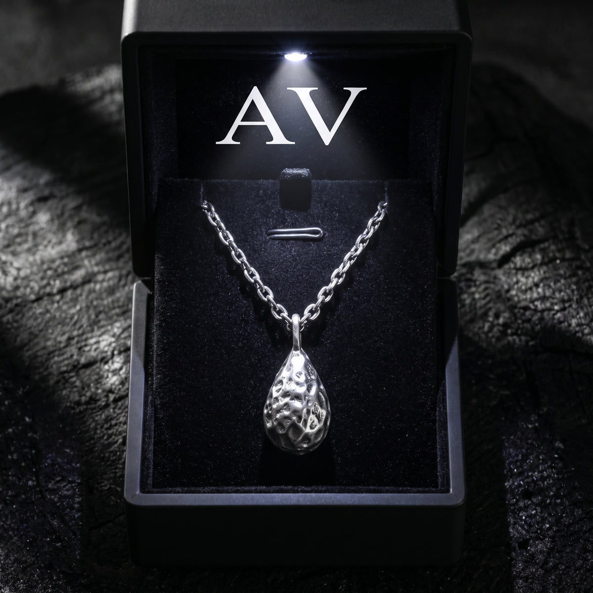 YLQ50124-Necklace - Premium LED Gift Box Presentation