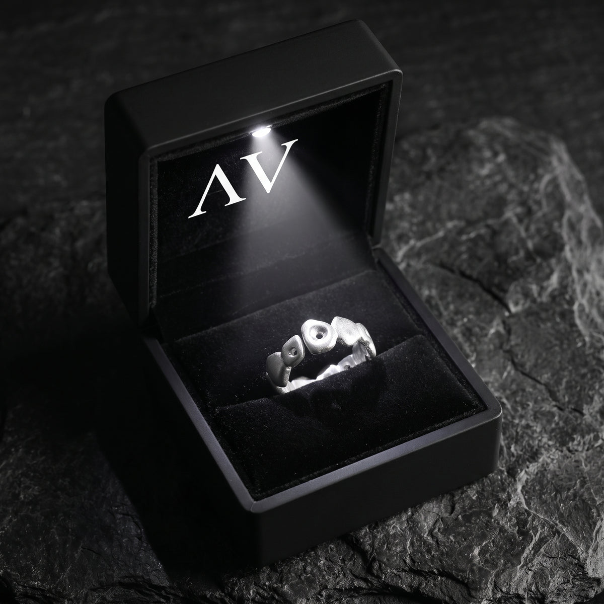 YLQ50169-rings - Premium LED Gift Box Presentation