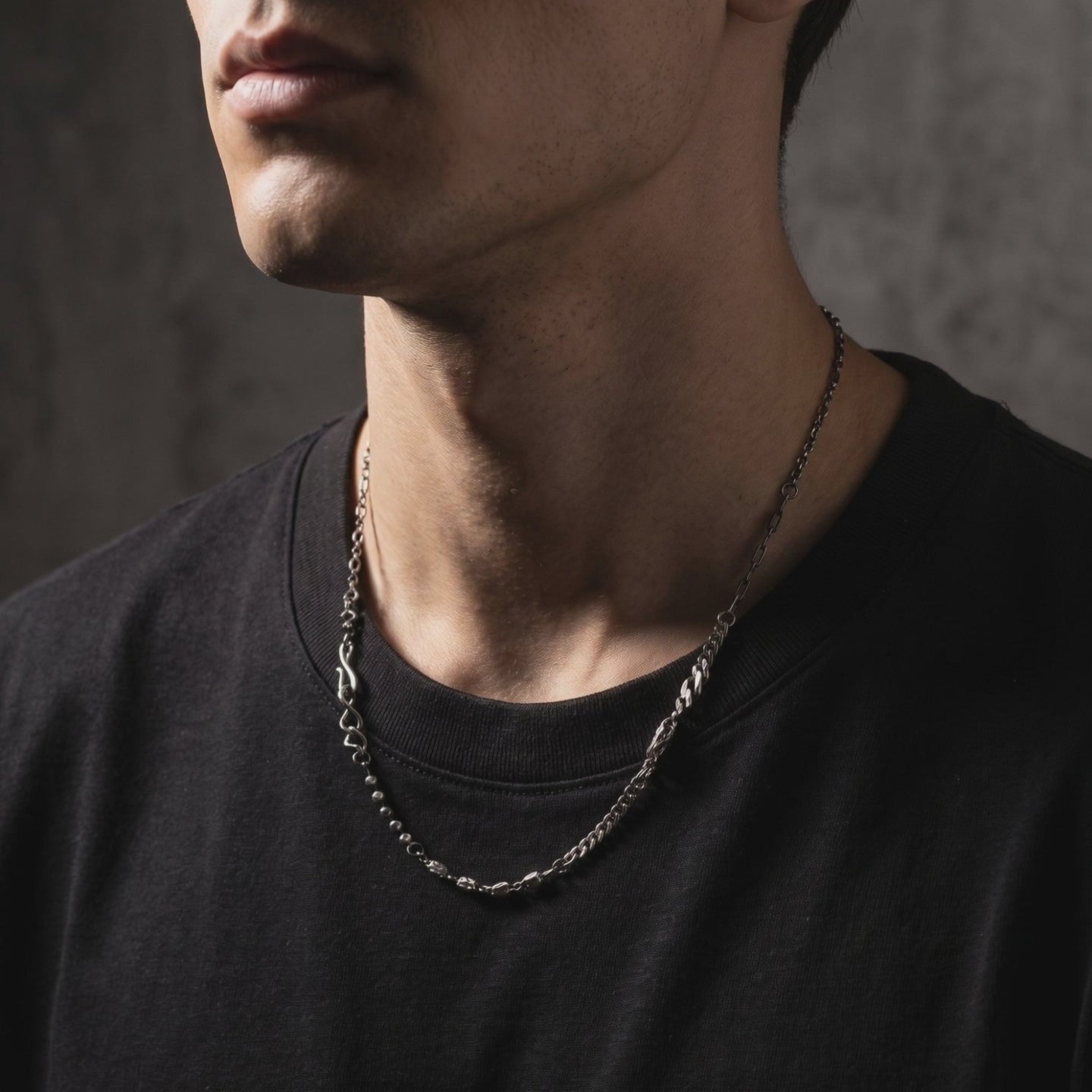 YLQ49924-Necklace lifestyle video