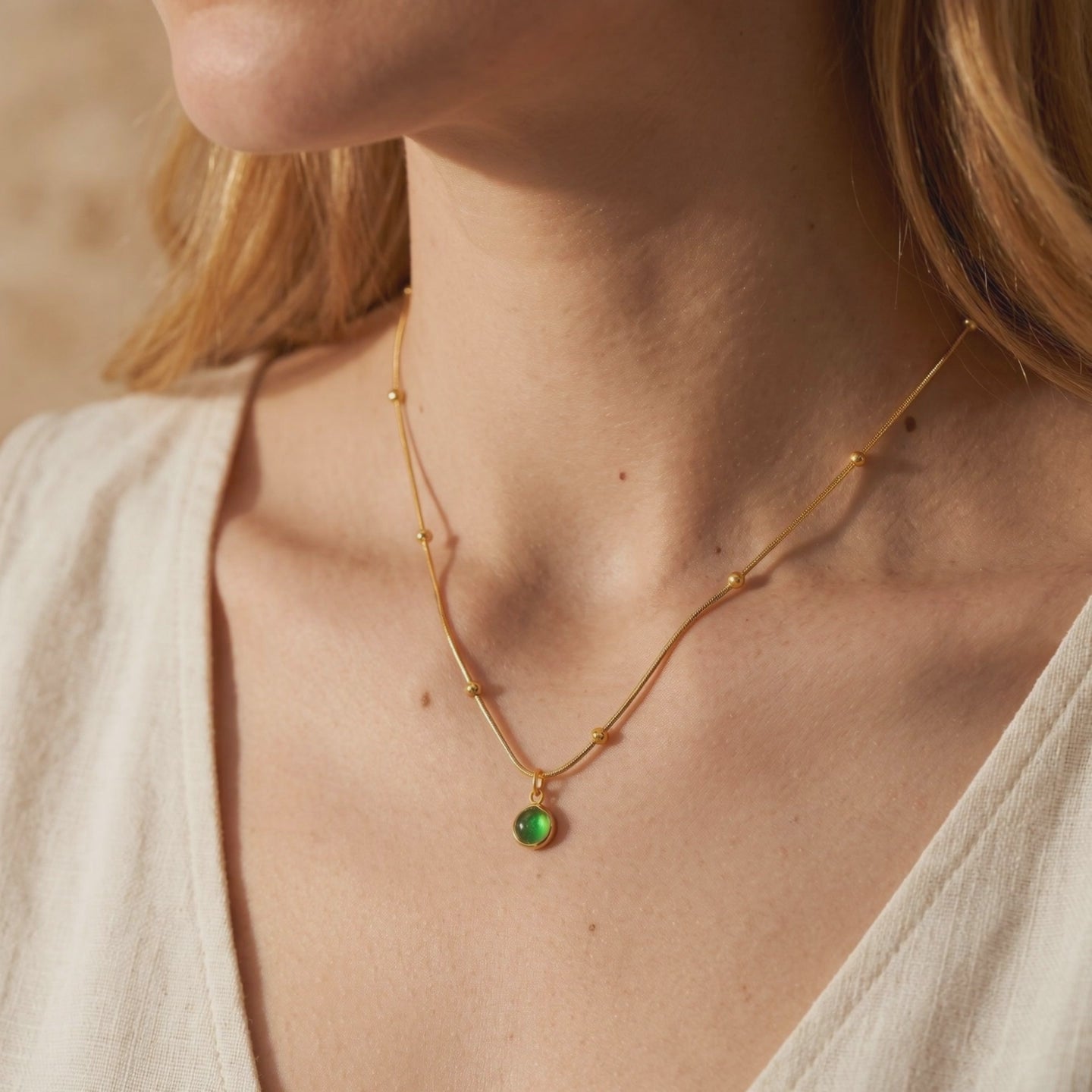 YLQ49161-NECKLACE lifestyle video