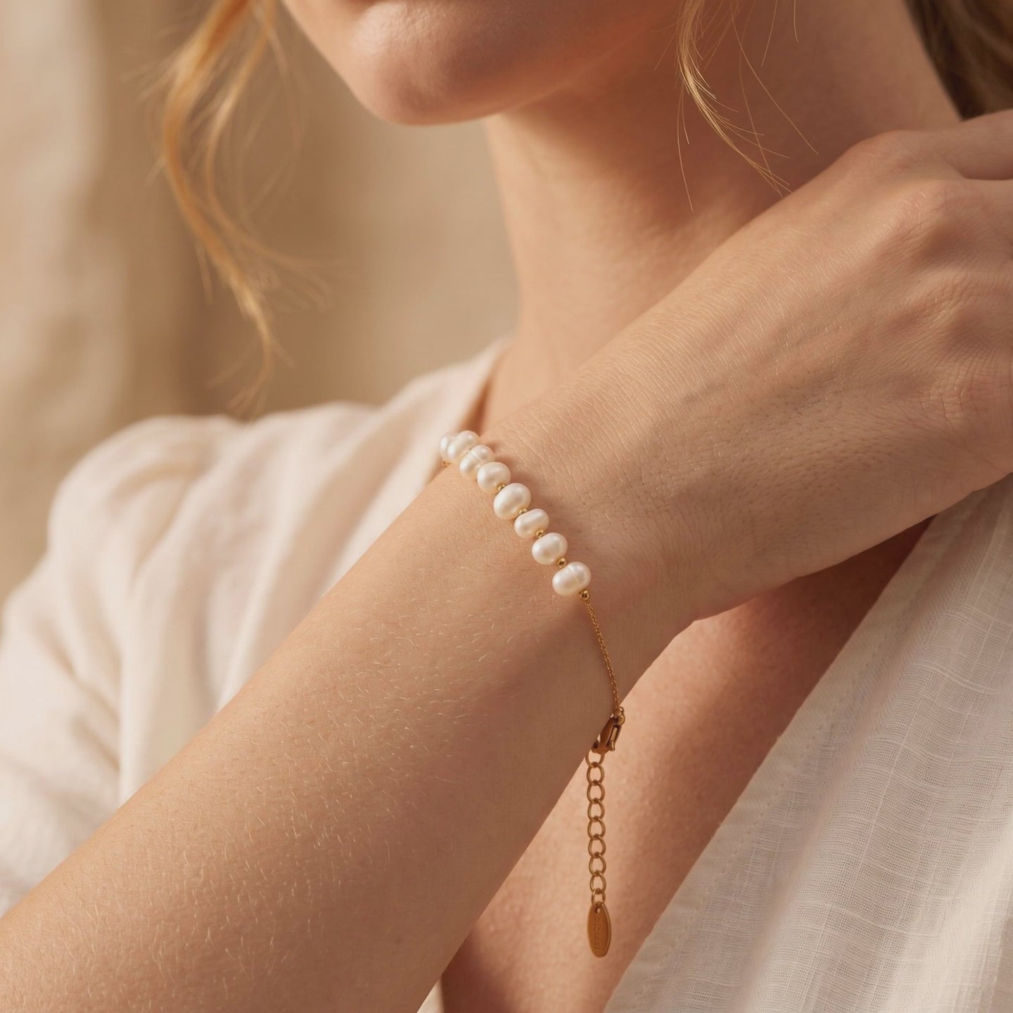 YLQ49424-bracelet lifestyle video