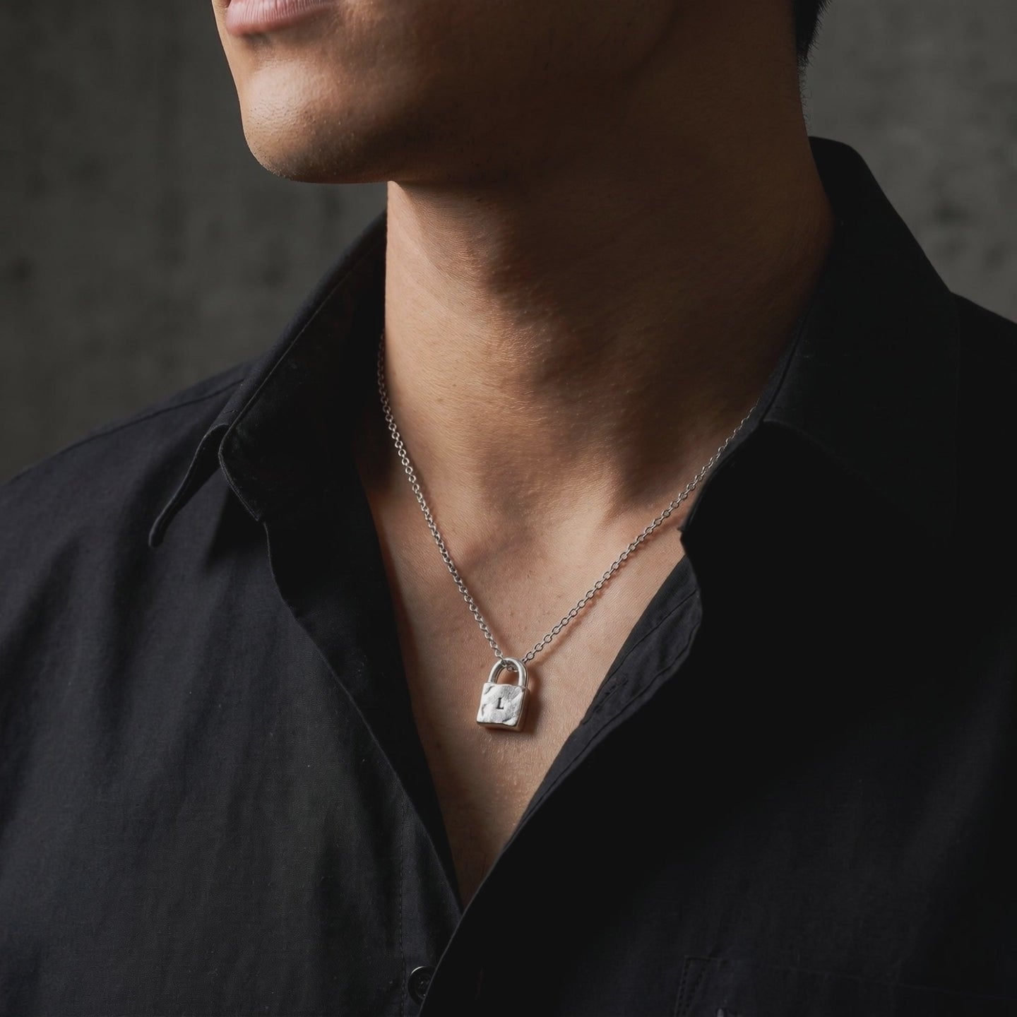 YLQ50097-Necklace lifestyle video