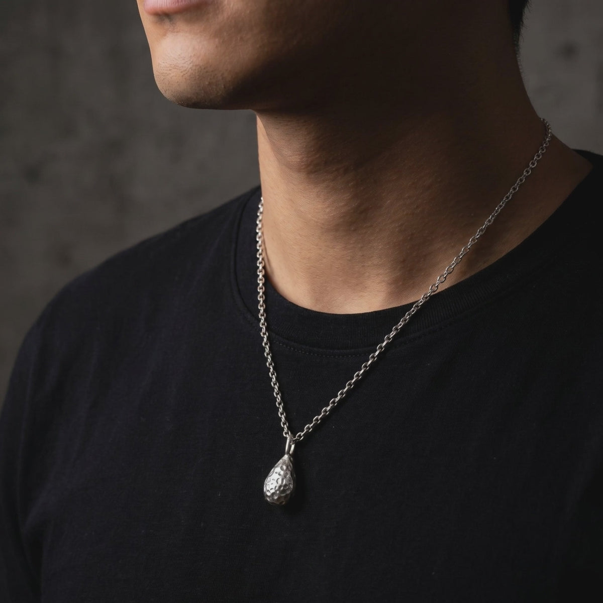 YLQ50124-Necklace lifestyle video