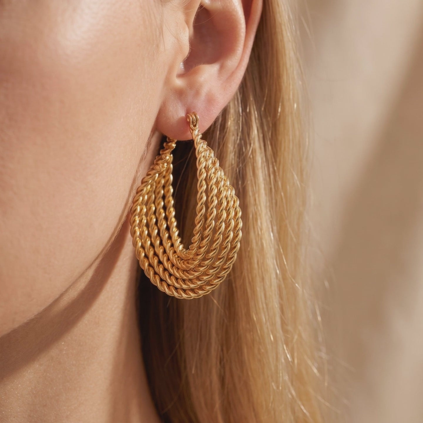 YLQ49224-earrings lifestyle video