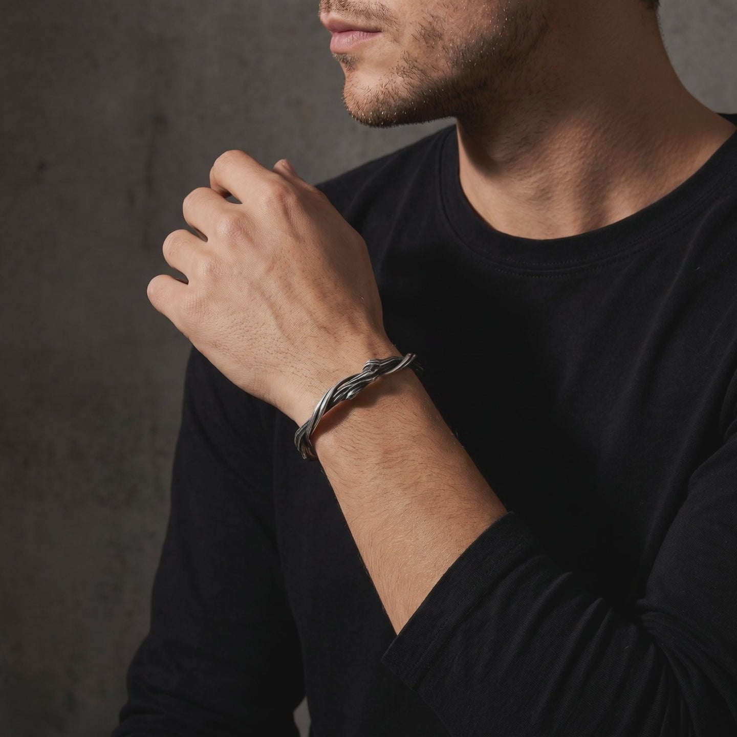 YLQ50080-bracelet lifestyle video