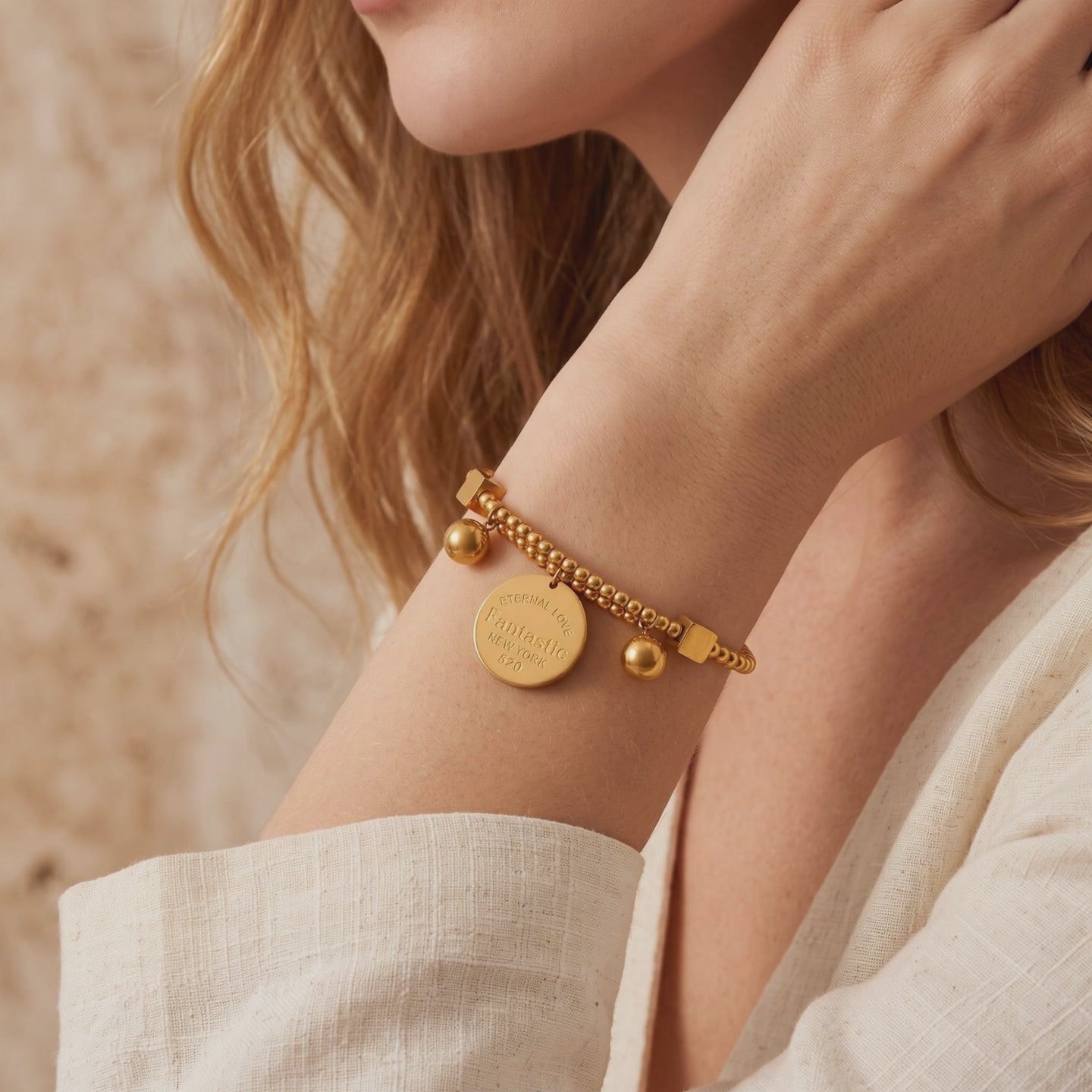 YLQ49431-bracelet lifestyle video