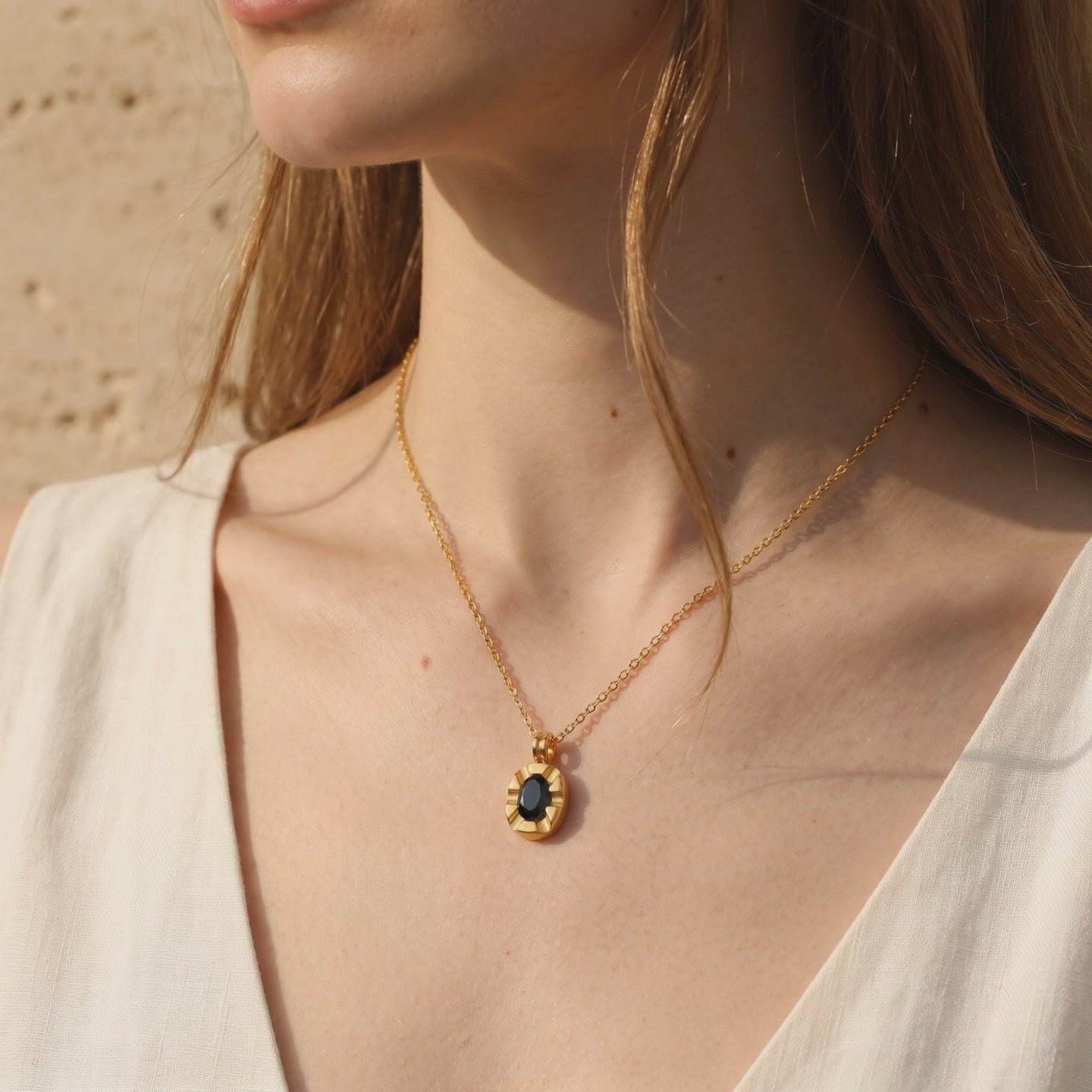 YLQ49163-NECKLACE lifestyle video