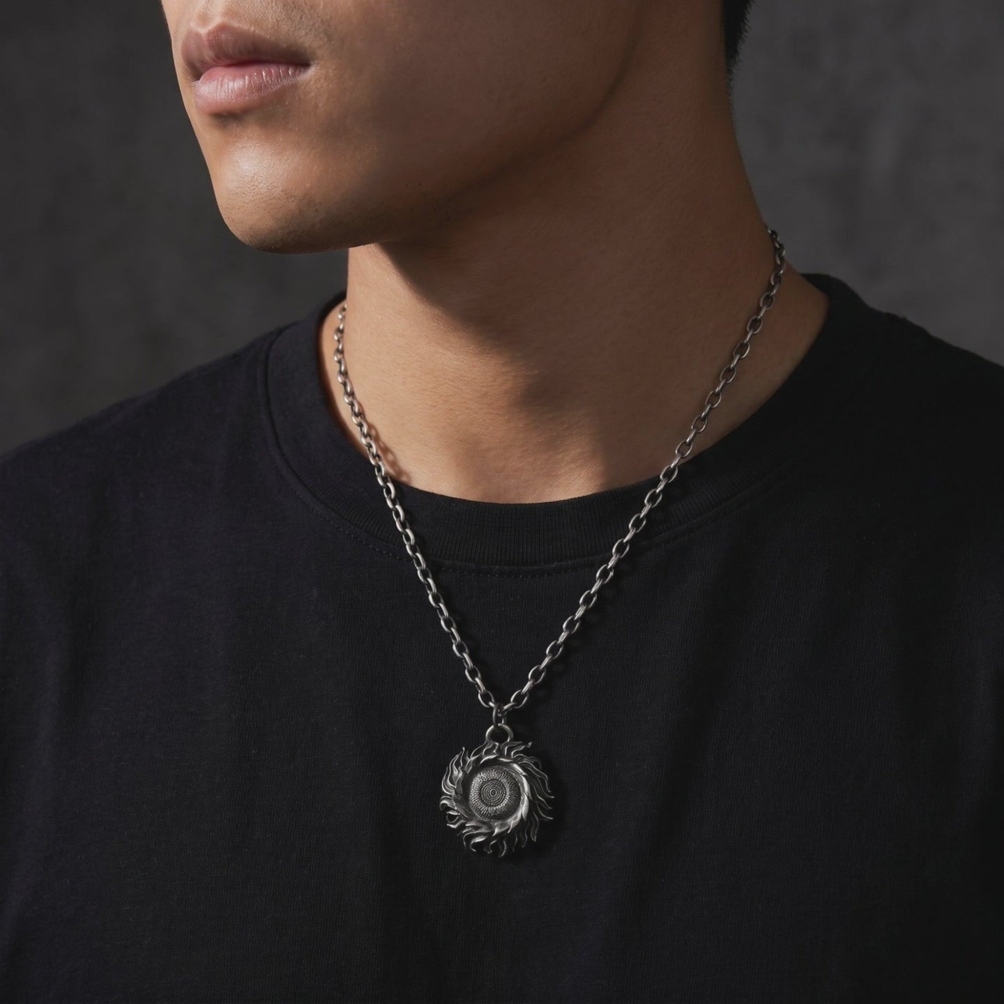YLQ49960-Necklace lifestyle video