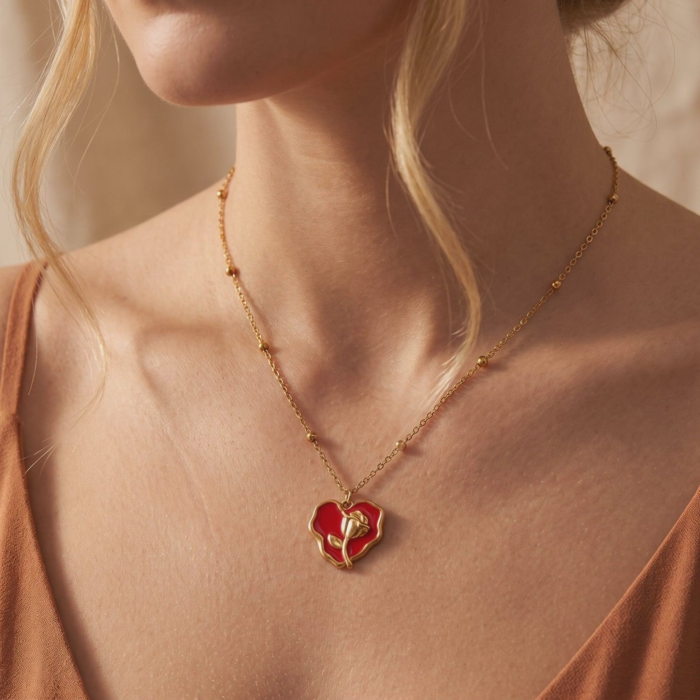 YLQ49194-NECKLACE lifestyle video