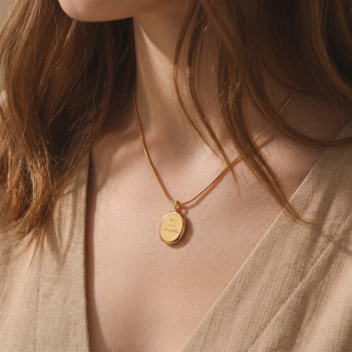 YLQ49356-NECKLACE lifestyle video