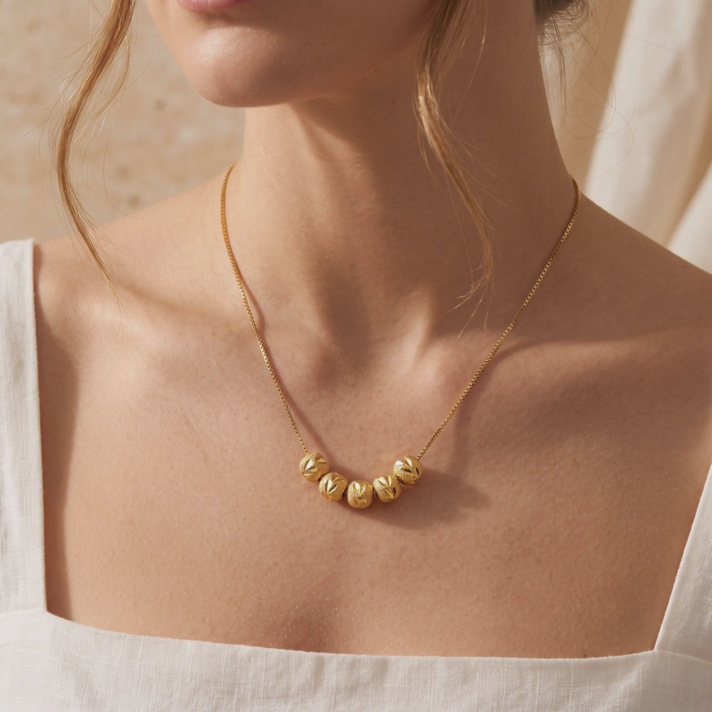 YLQ49181-NECKLACE lifestyle video
