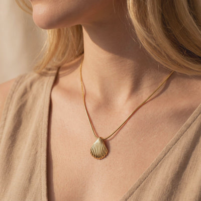 YLQ49363-NECKLACE lifestyle video