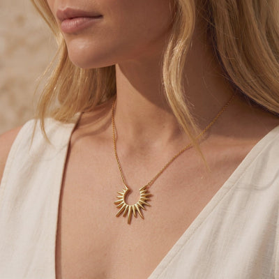 YLQ49168-NECKLACE lifestyle video