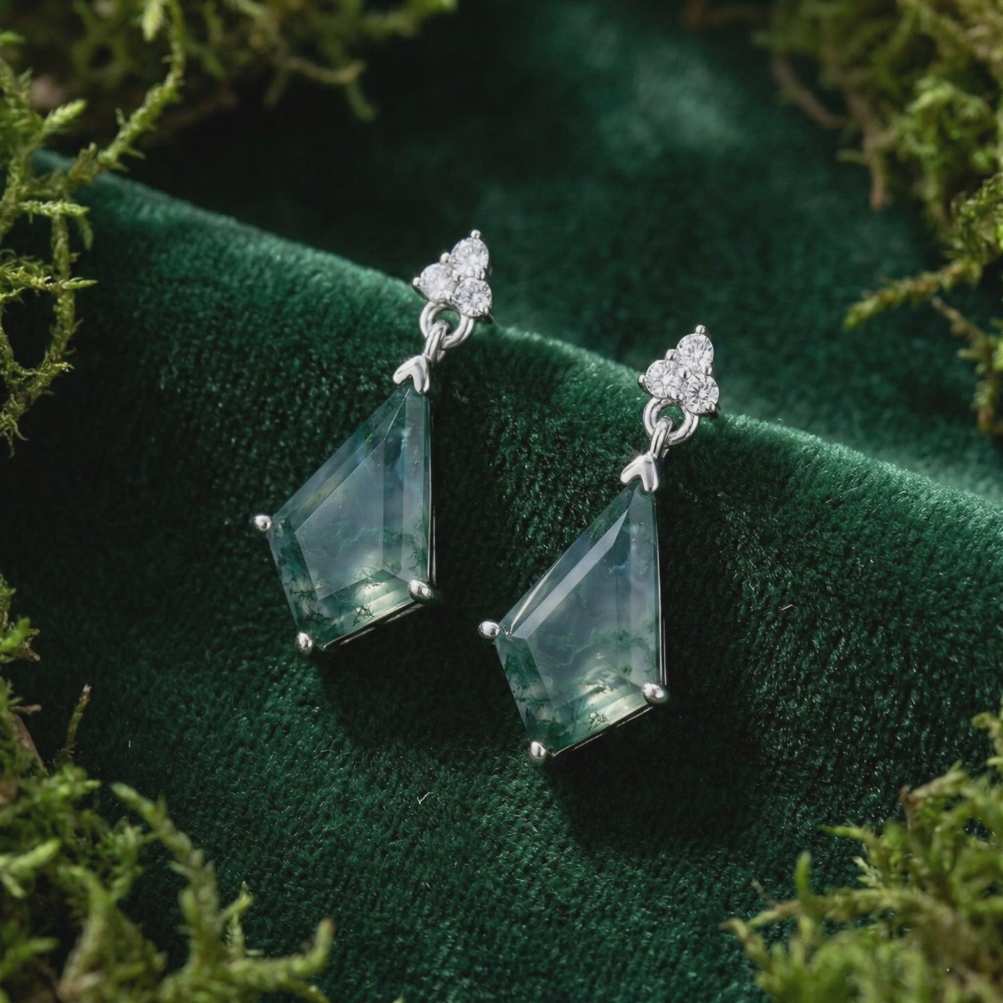 Video of kite cut natural Moss Agate drop earrings in solid gold.