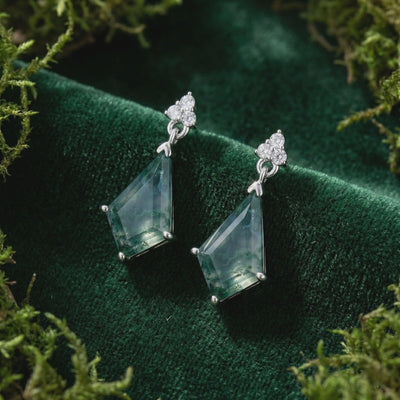 Video of kite cut natural Moss Agate drop earrings in solid gold.