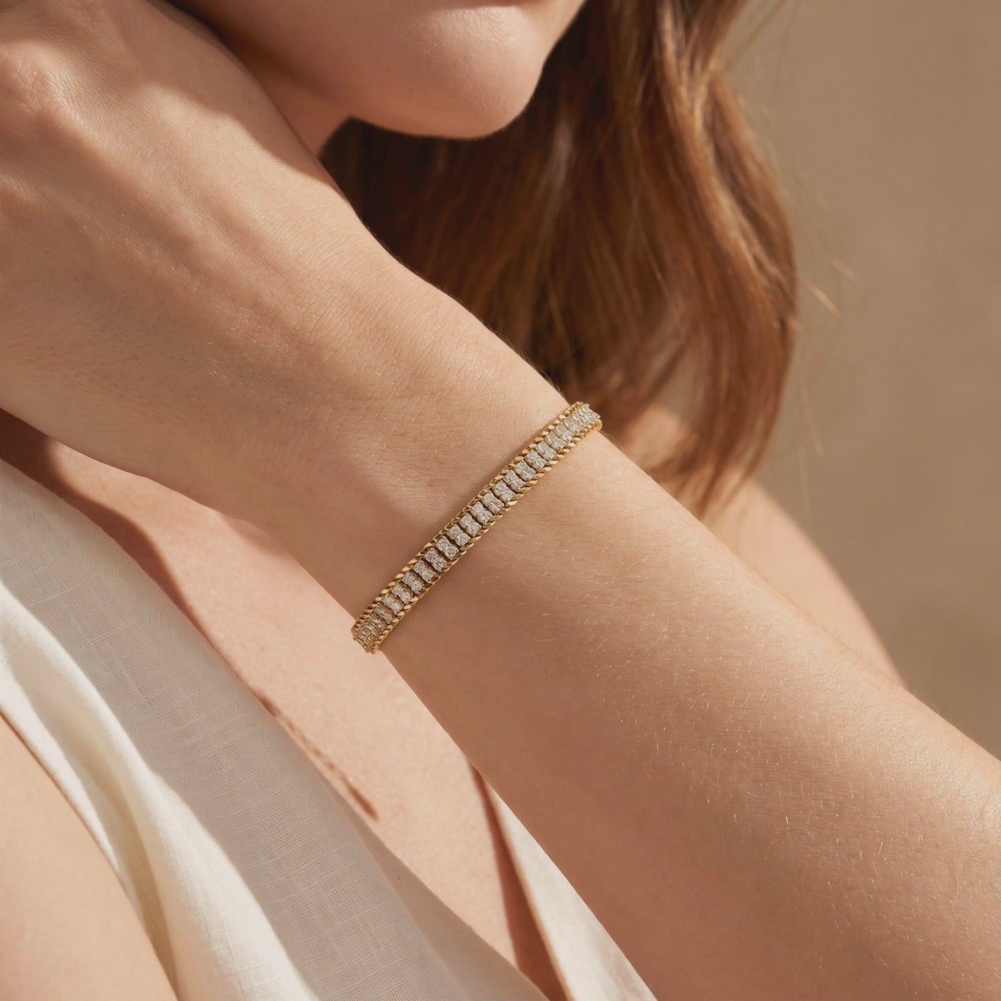YLQ49411-bracelet lifestyle video