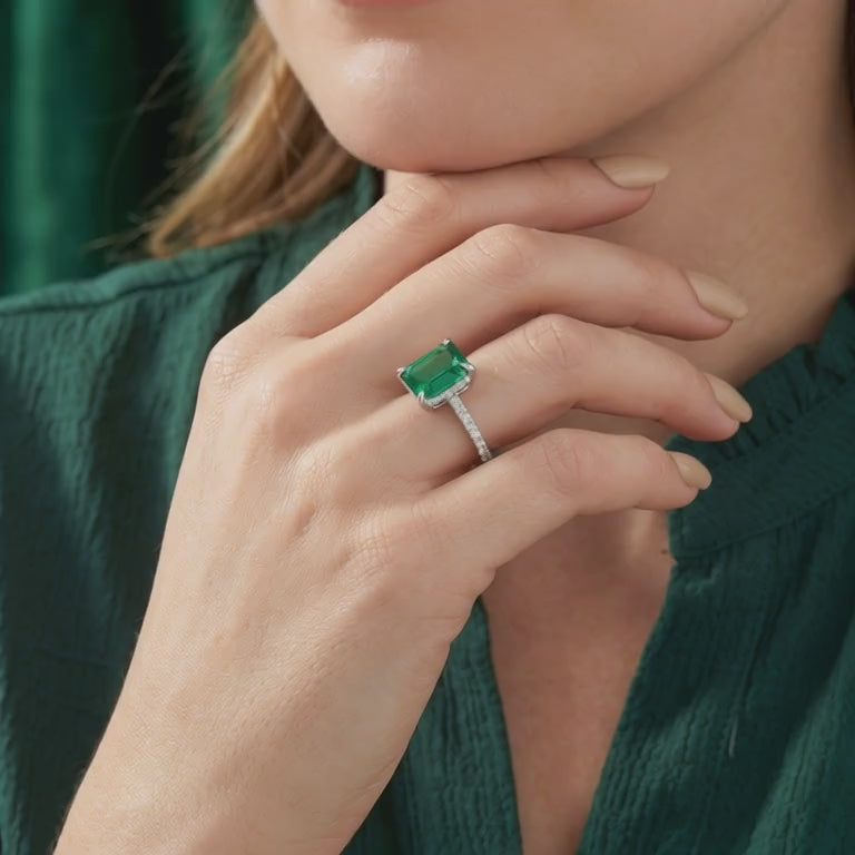The Arista simulated emerald ring in solid gold.