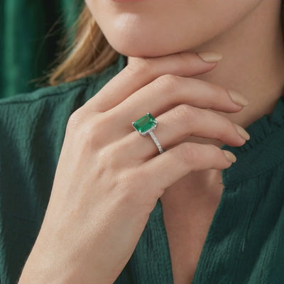 The Arista simulated emerald ring in solid gold.