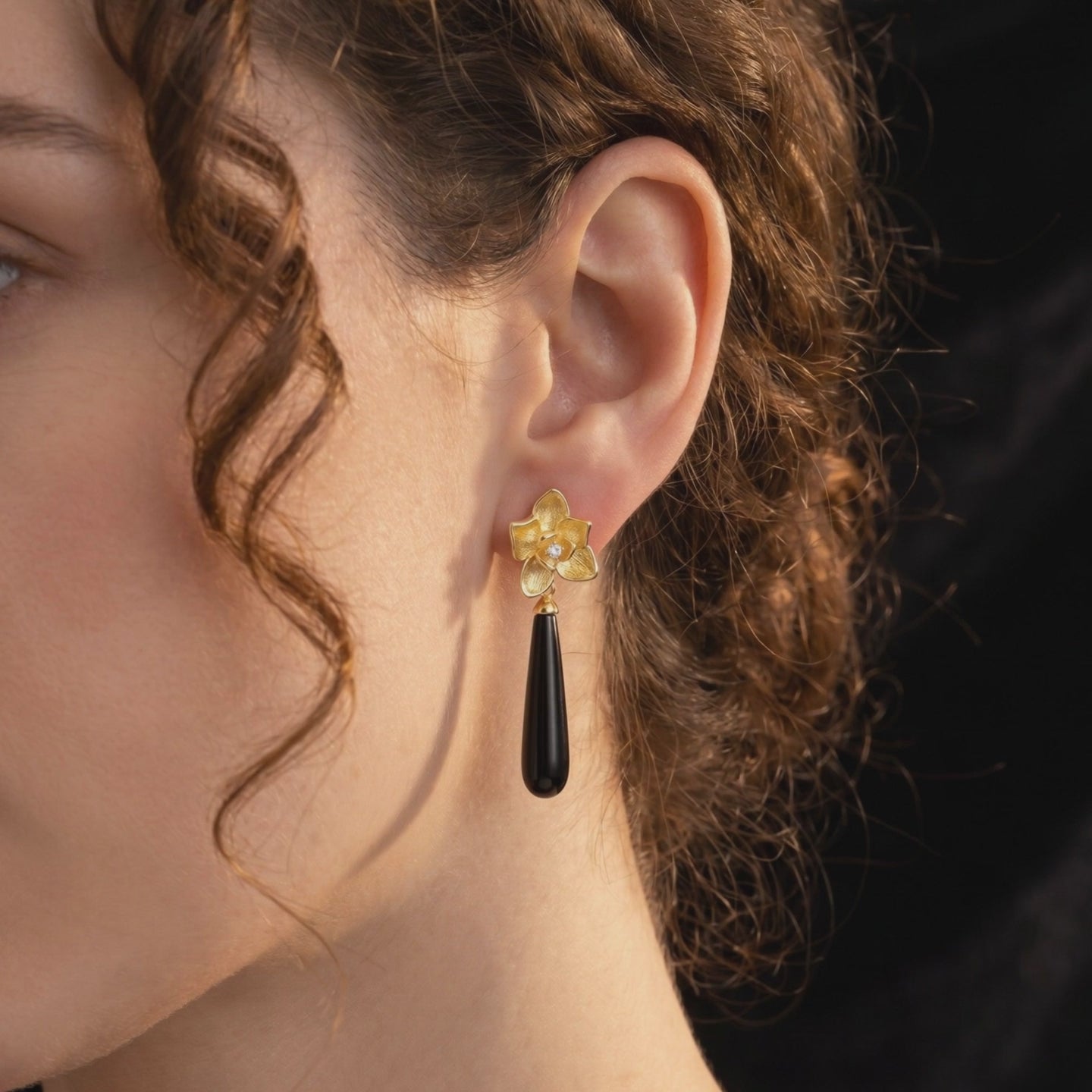 Calla floral black onyx drop earrings in solid gold.