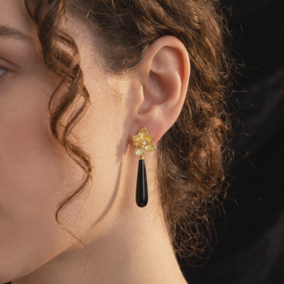 Calla floral black onyx drop earrings in solid gold.