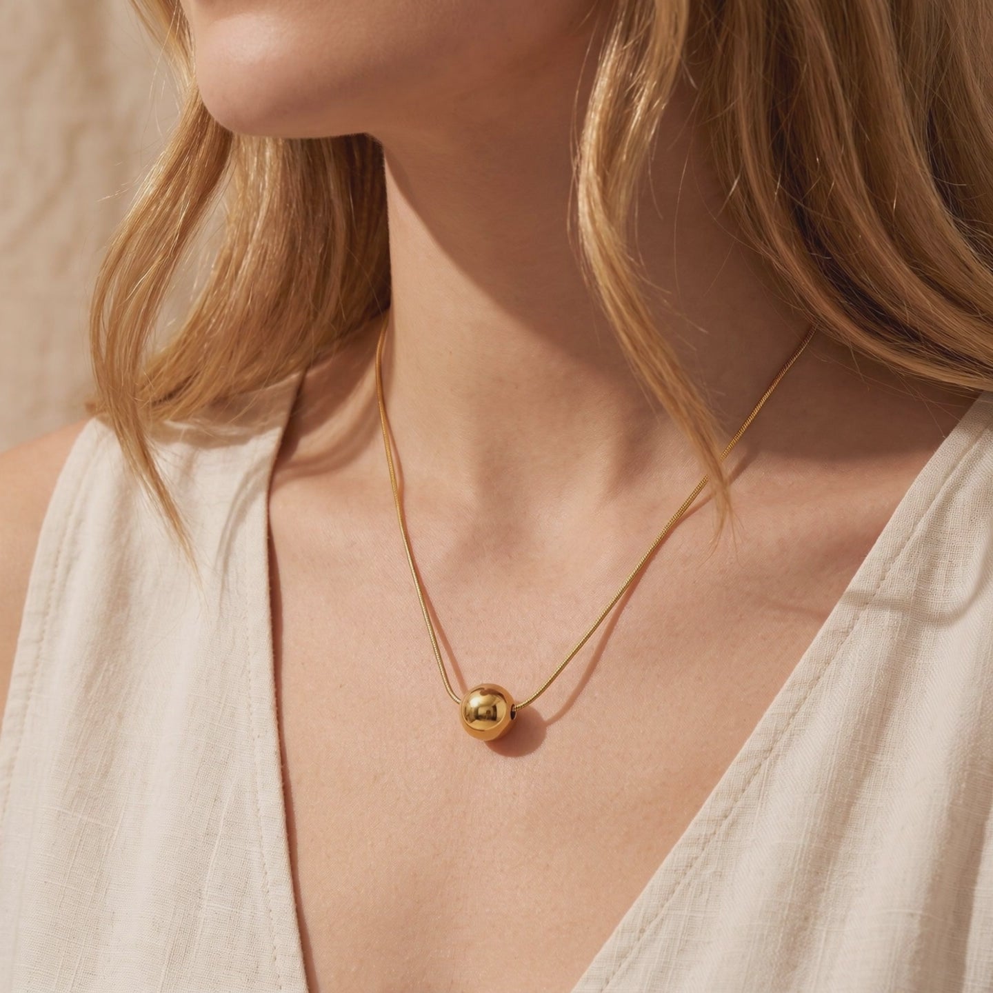 YLQ49197-NECKLACE lifestyle video