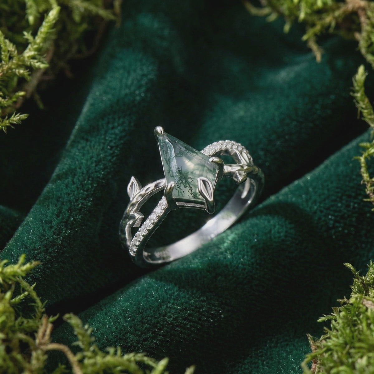 Natural Moss Agate kite cut ring in solid gold.