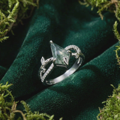 Natural Moss Agate kite cut ring in solid gold.