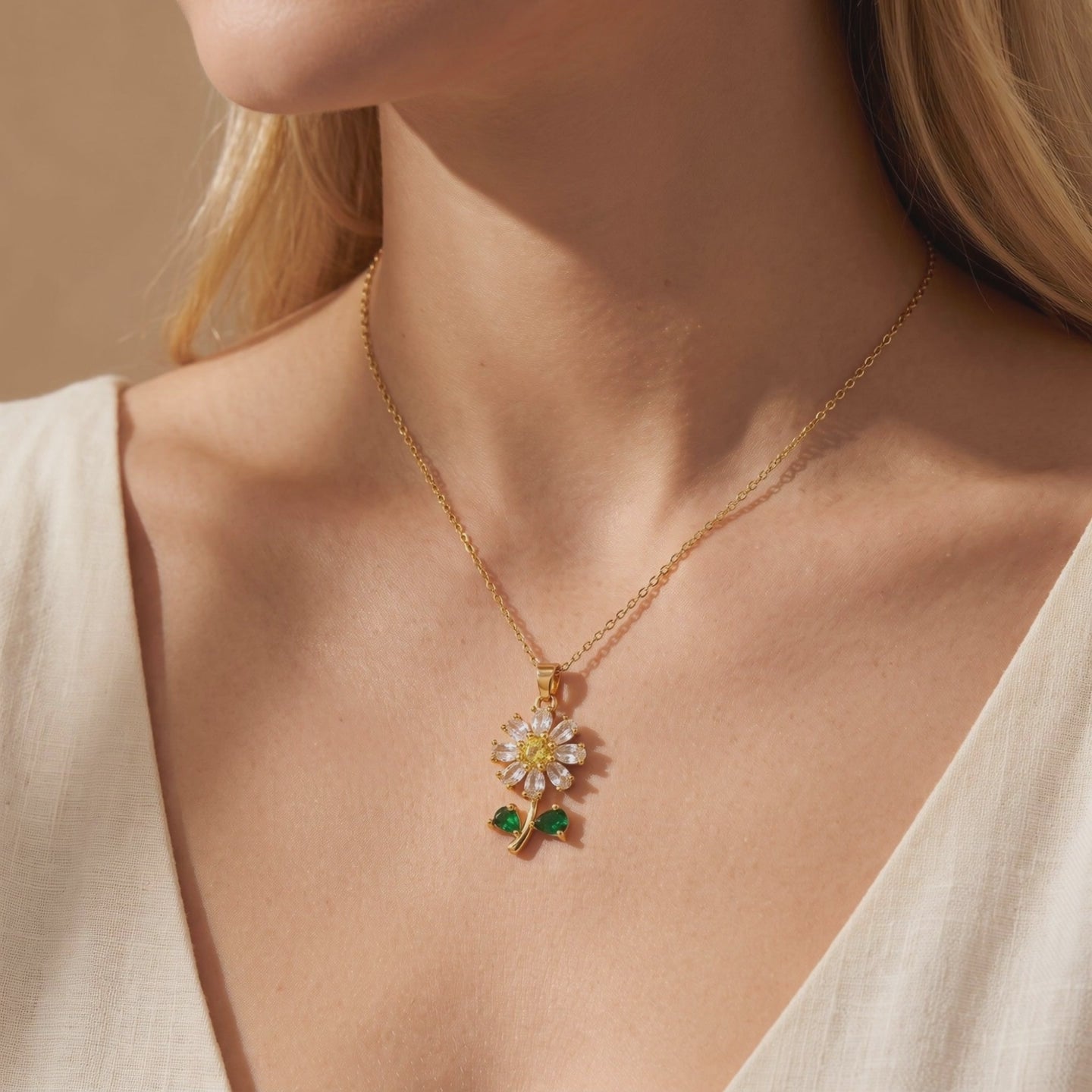 YLQ49201-NECKLACE lifestyle video