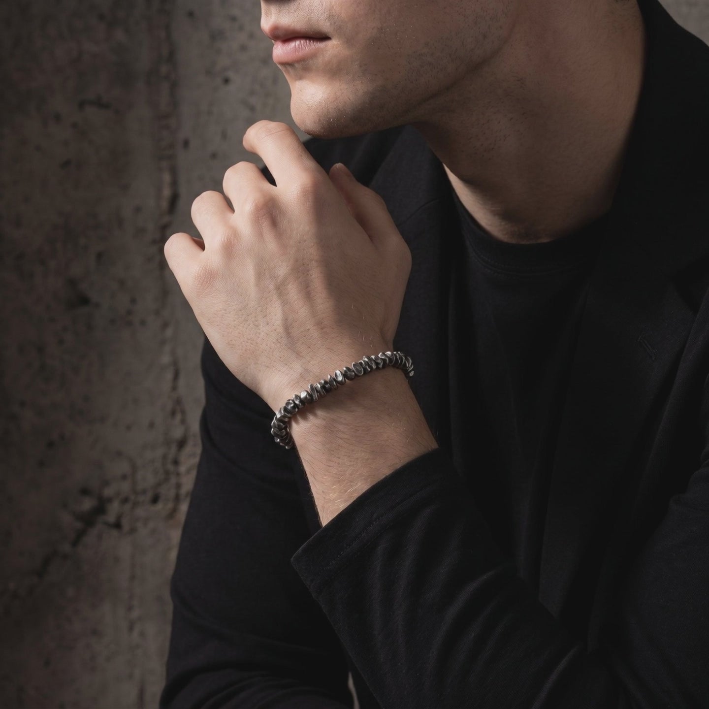 YLQ50046-bracelet lifestyle video