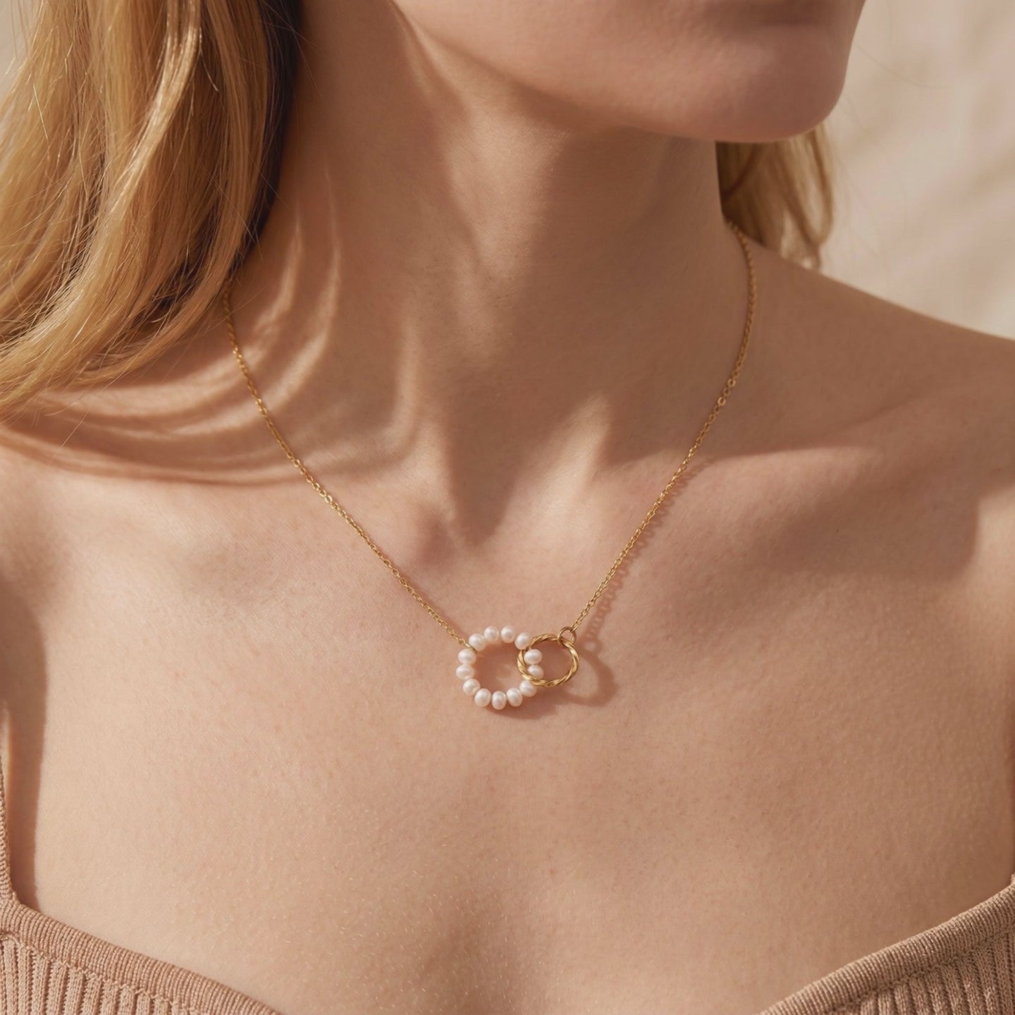 YLQ49367-NECKLACE lifestyle video