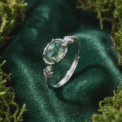 Video showcasing the oval natural moss agate ring crafted in solid gold.