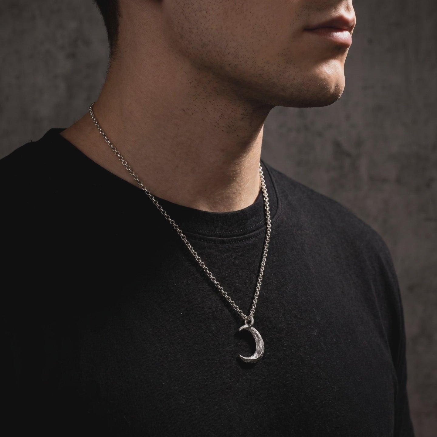 YLQ50104-Necklace lifestyle video