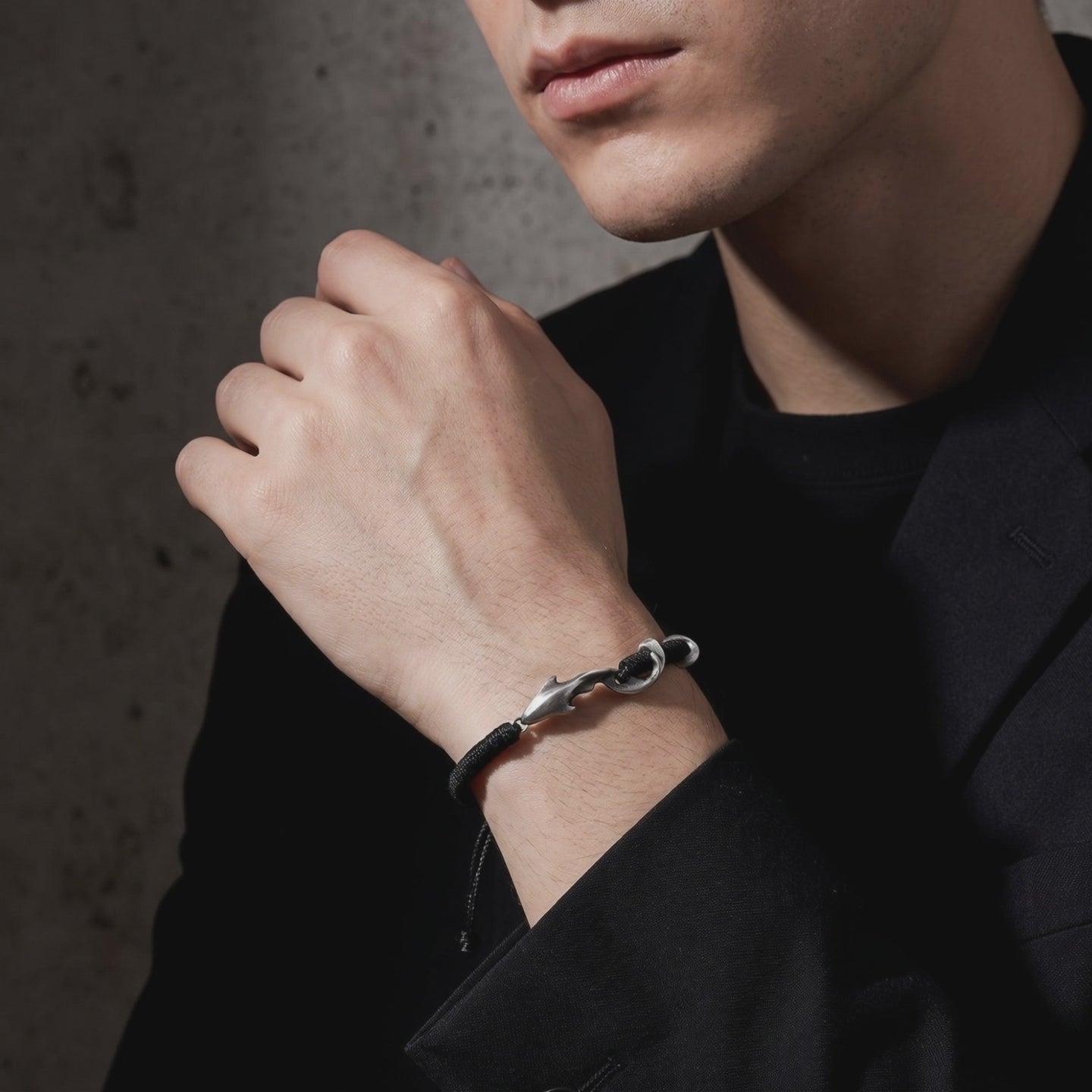 YLQ50044-bracelet lifestyle video