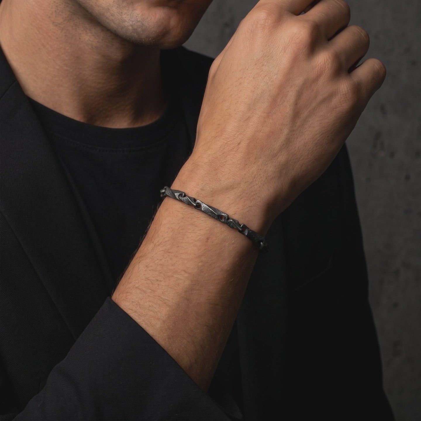YLQ50048-bracelet lifestyle video