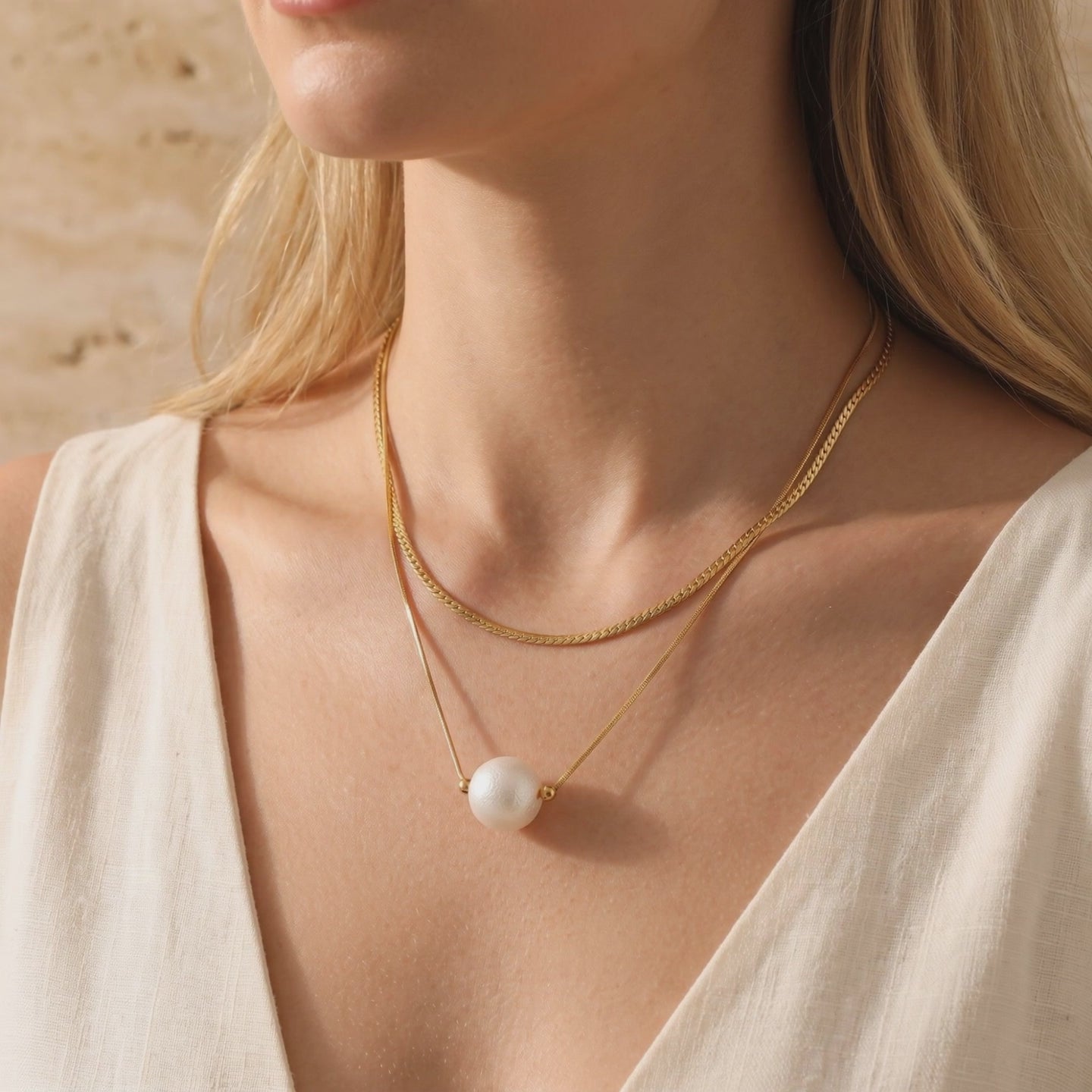 YLQ49169-NECKLACE lifestyle video