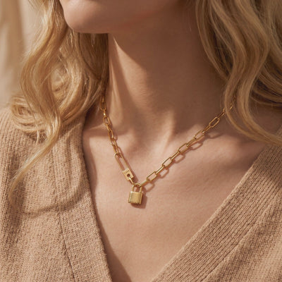 YLQ49365-NECKLACE lifestyle video