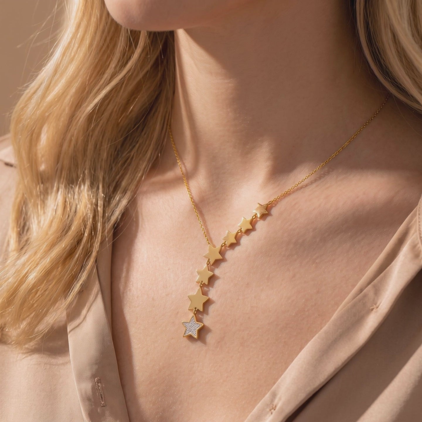 YLQ49381-NECKLACE lifestyle video