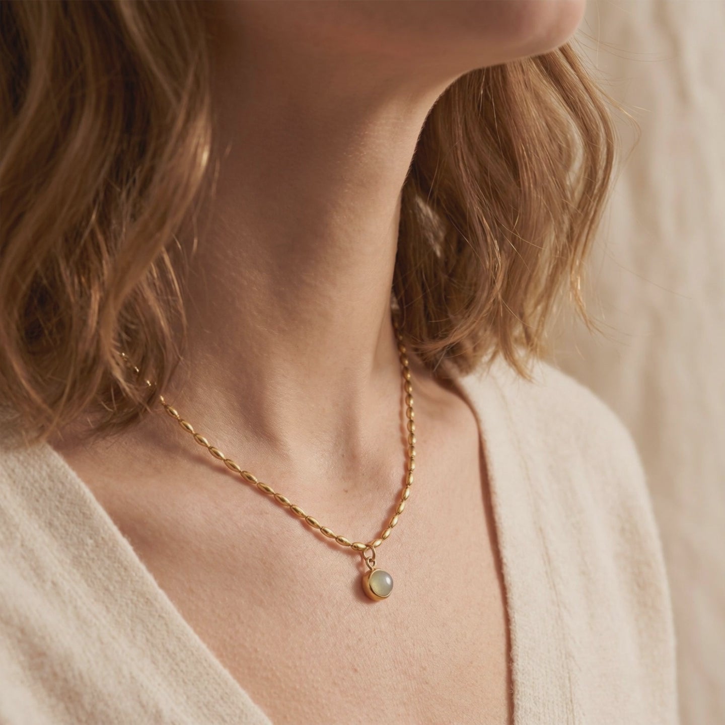 YLQ49387-NECKLACE lifestyle video